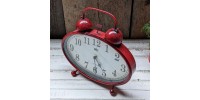 Horloge de table rouge en métal